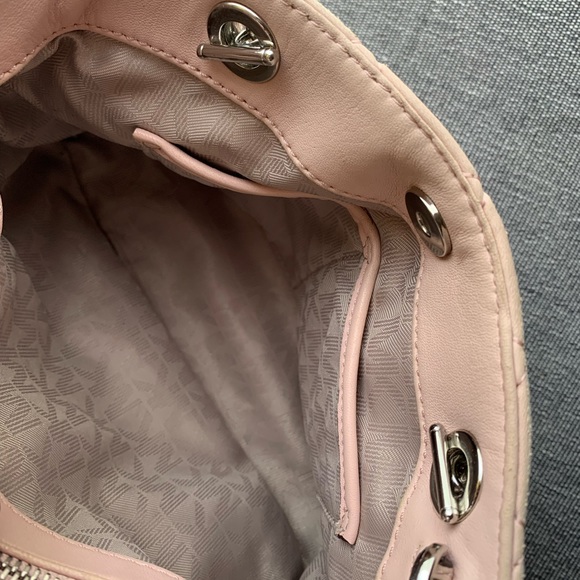 Michael Kors Shoulder Crossbody Bag Size 8L x 10W x 5D - Picture 11 of 17